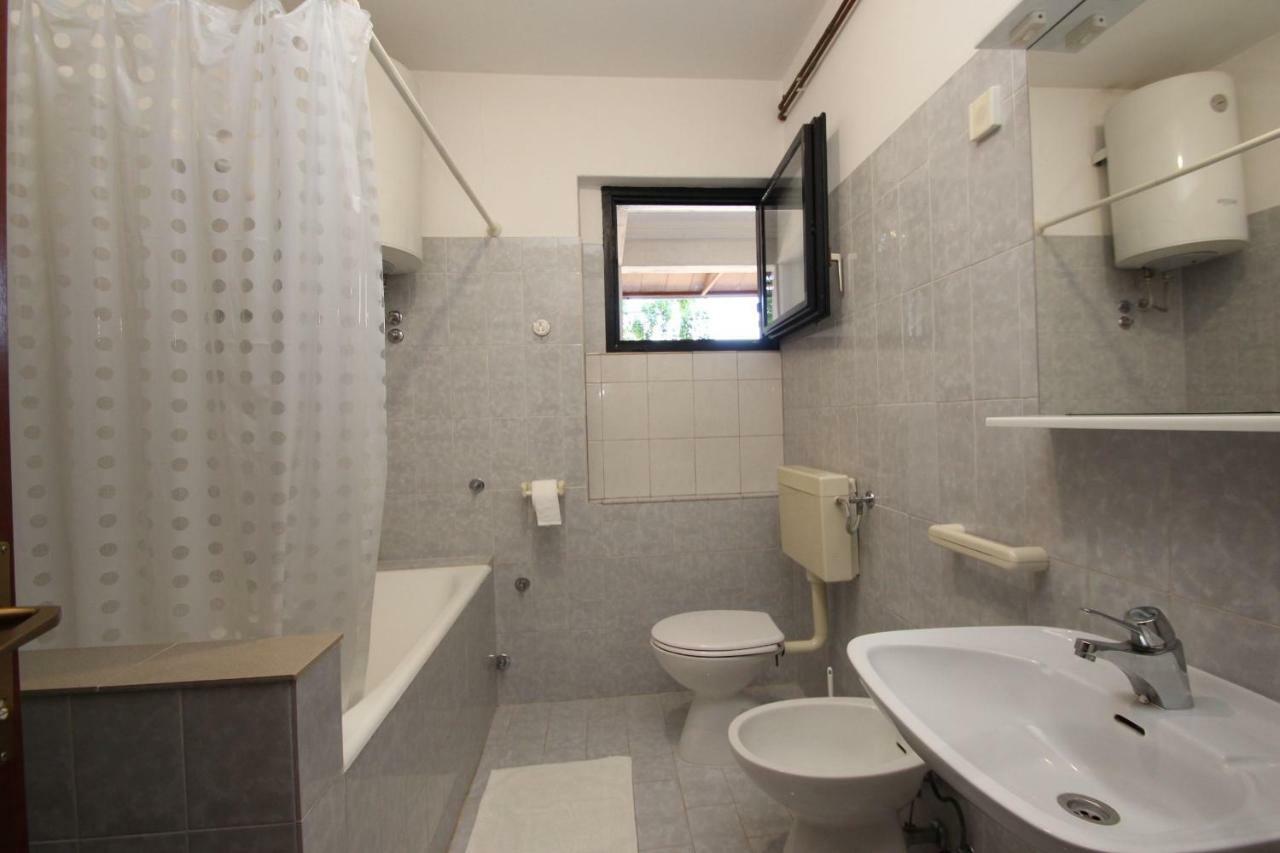 Apartment Sasa Bozac Пореч Екстер'єр фото